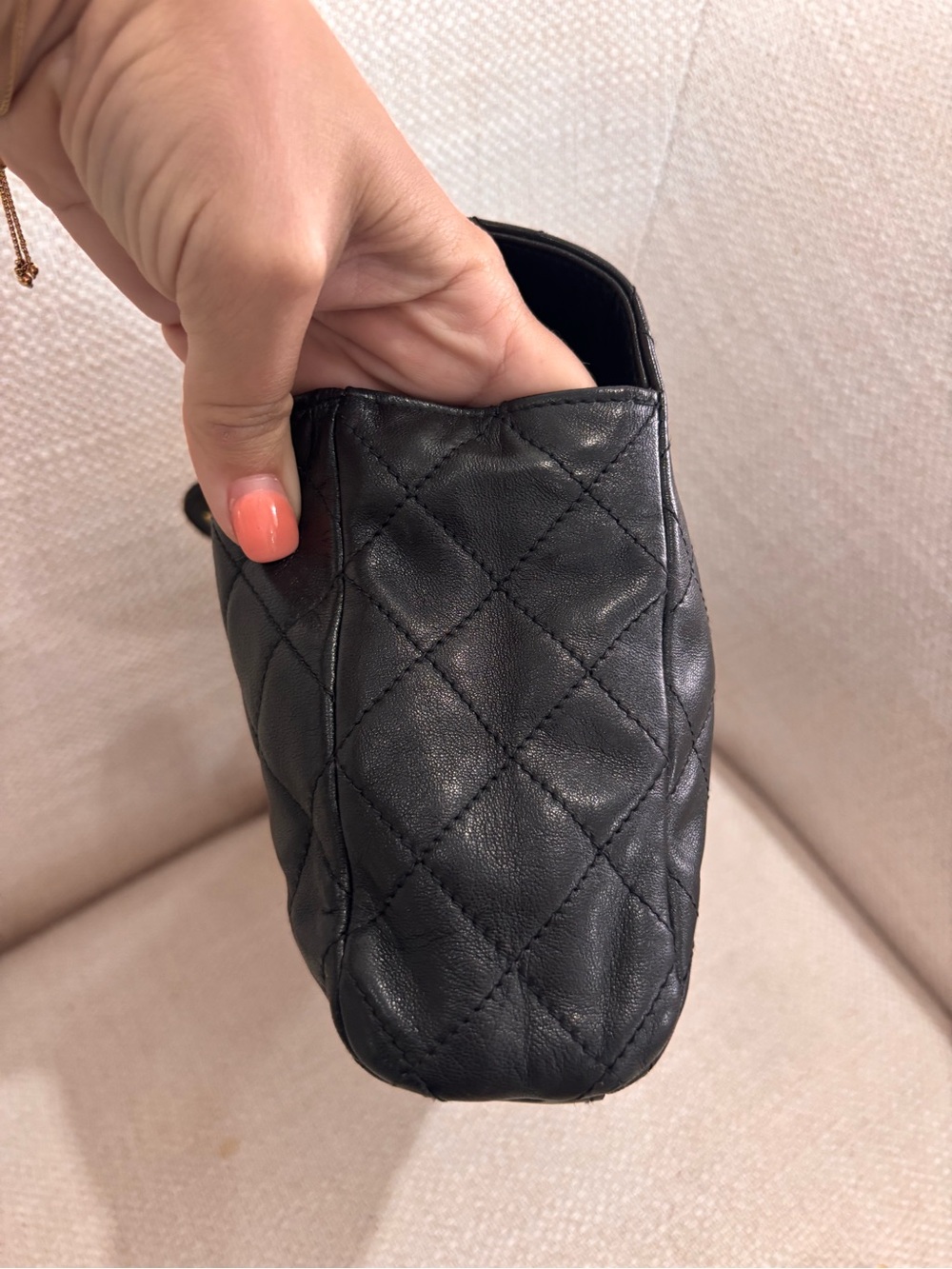 Authentic CHANEL single flap black lambskin 24k gold hardware clutch - Picture 4 of 13